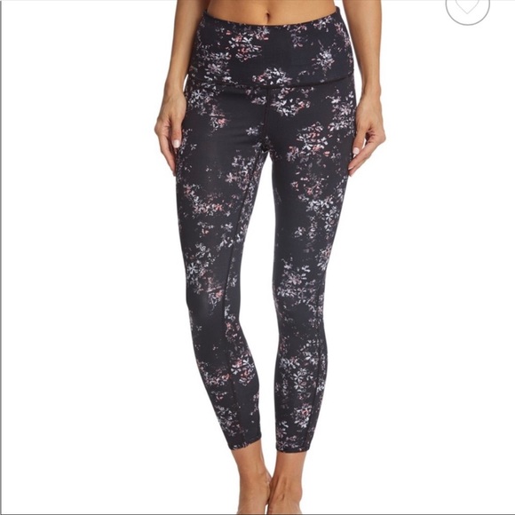 Blue leggings, only worn once, pockets, pocket with zipper, from Kohls - Picture 5 of 6